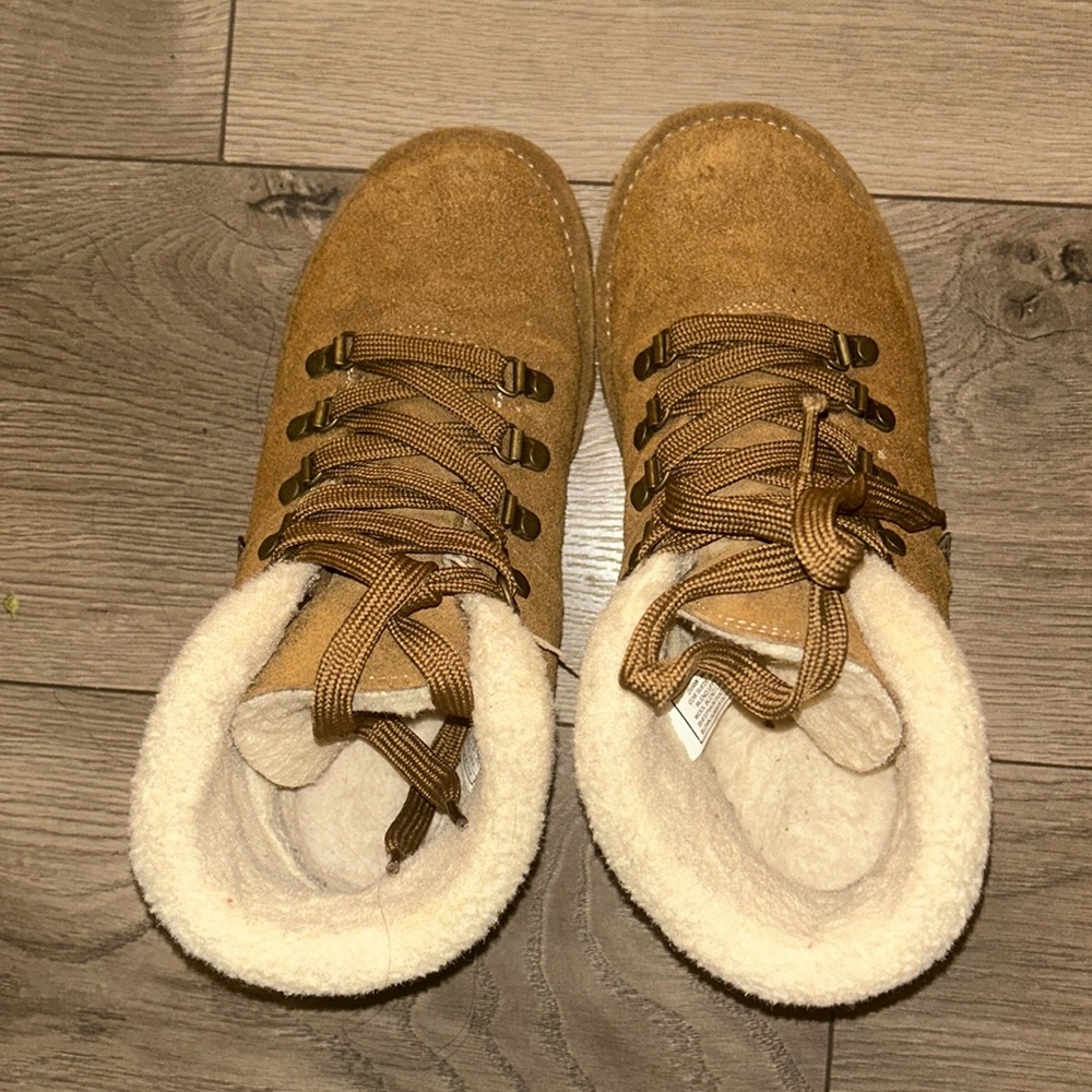 Bearpaw boots 🥾